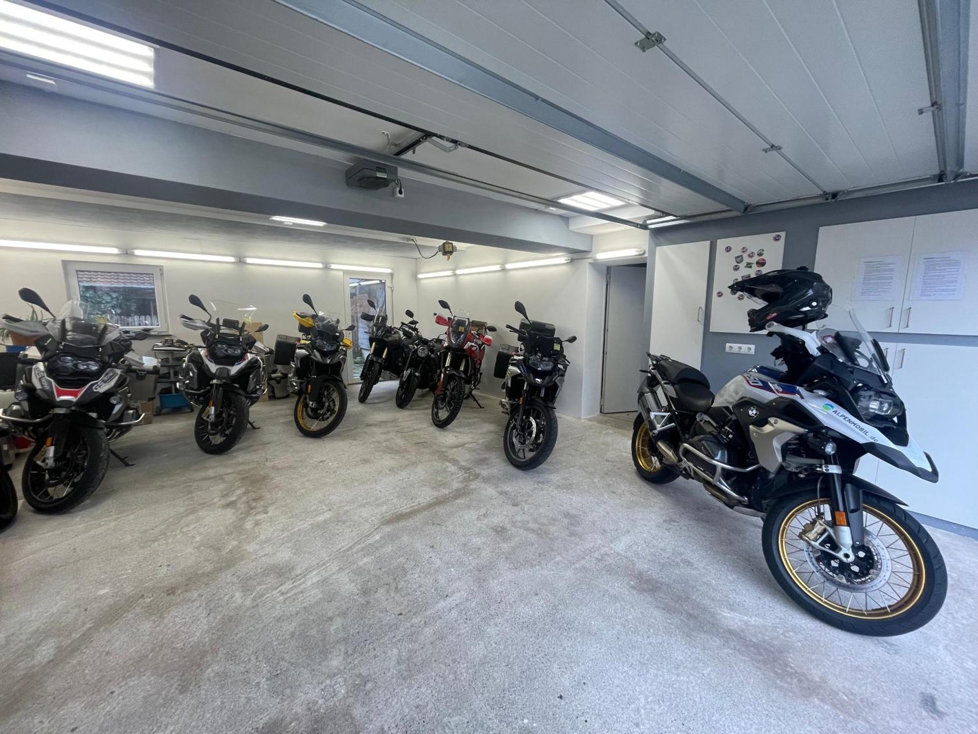 Alpen-Hostel - Apartment Talstation Mit Motorradvermietung Меммінген Екстер'єр фото